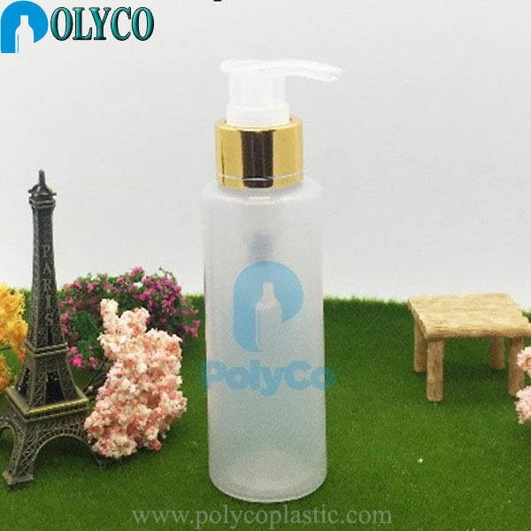 La société produit des bouteilles en plastique PET de 100 ml avec un couvercle à spéculum