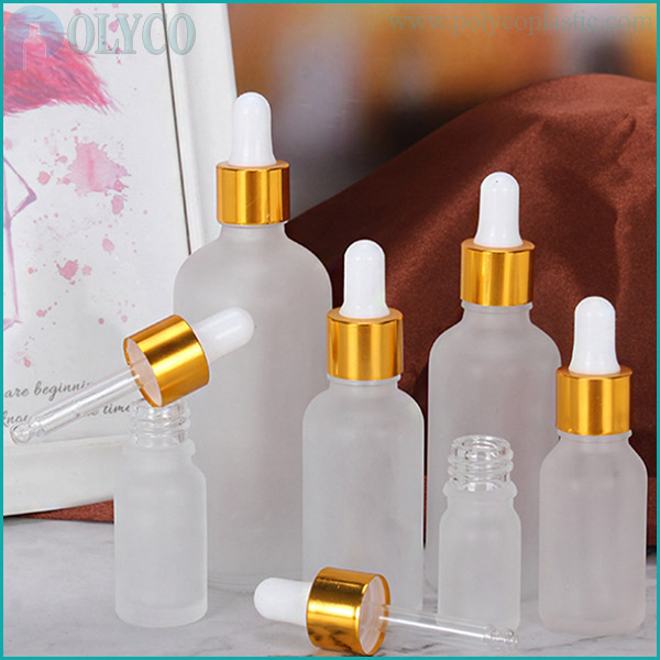Glass bottles contain essential oils in many sizes